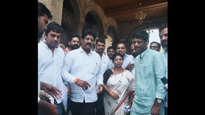 Congress MLA Ravindra Dhangekar and Shiv Sena (Uddhav Balasaheb Thackeray) leader Sushma Andhare on Tuesday met SPPU V-C (HT PHOTO) Congress MLA Ravindra Dhangekar and Shiv Sena (Uddhav Balasaheb Thackeray) leader Sushma Andhare on Tuesday met SPPU V-C (HT PHOTO)