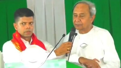 Odisha chief minister Naveen Patanaik and VK Pandian (X/ @himantabiswa)