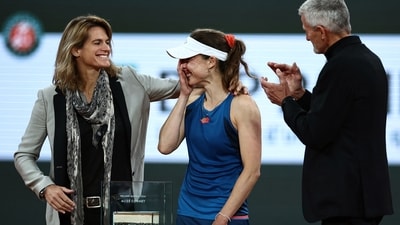 France's Alize Cornet (C) reacts next to Roland-Garros Open tennis tournament's director Amelie Mauresmo (L) and French Tennis Federation's President Gilles Moretton during a tribute ceremony (AFP) France's Alize Cornet (C) reacts next to Roland-Garros Open tennis tournament's director Amelie Mauresmo (L) and French Tennis Federation's President Gilles Moretton during a tribute ceremony (AFP)