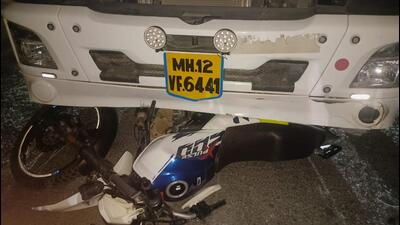 Two engineering students riding a bike were killed after a truck knocked them down near Kharadi on Monday night. (HT) Two engineering students riding a bike were killed after a truck knocked them down near Kharadi on Monday night. (HT)