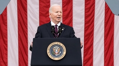 U.S. President Joe Biden, Vice President Kamala Harris and Secretary of Defense Lloyd Austin and Commanding Army General Major General Trevor J. Bredenkamp, attend a wreath laying ceremony at the Tomb of the Unknown Soldier in honor of Memorial Day at Arlington National Cemetery, in Washington, U.S., May 27, 2024. REUTERS/Ken Cedeno (REUTERS)