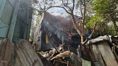Mumbai: 6 people injured after massive fire breaks out in Dharavi (Hindustan Times) Mumbai: 6 people injured after massive fire breaks out in Dharavi (Hindustan Times)