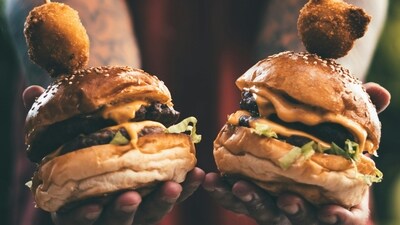 1904 World's Fair Impact:&nbsp;The hamburger gained fame at the 1904 World's Fair in St. Louis, Missouri, where it became a hit among fair attendees. (Pexels)