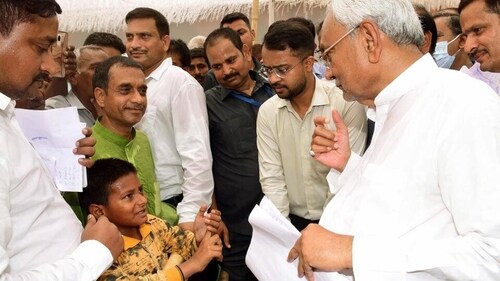 Bihar chief minister Nitish Kumar interacts with people in Nalanda. (HT File Photo)