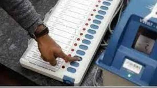 According to sources, both the BJP and Congress are intensifying their social media campaigns, each allocating two to three teams for their Chandigarh Lok Sabha candidates. (HT File Photo)