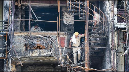 Police investigate the scene of the incident. (Raj K Raj/HT Photo)