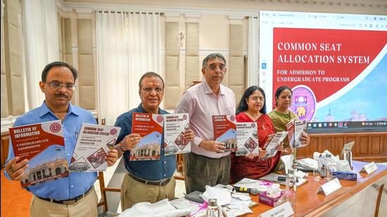 Vikas Gupta, registrar of Delhi University and other DU officials address a press conference and launch the admission brochure at VC Office, North Campus in New Delhi on Tuesday. (Sanchit Khanna/HT Photo)