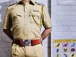 Aspiring actor arrested for posing as police officer, robbing bikes, mobiles Aspiring actor arrested for posing as police officer, robbing bikes, mobiles