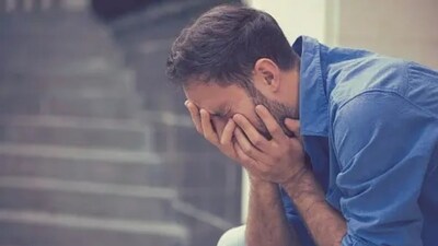We sometimes fear getting hurt so much that we may start to distance ourselves from others or avoid people getting emotionally close to us. (Unsplash) We sometimes fear getting hurt so much that we may start to distance ourselves from others or avoid people getting emotionally close to us. (Unsplash)