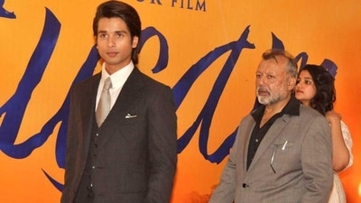 Proud dad Pankaj Kapur joined Shahid Kapoor at the screening of his 2011 film Mausam. Sanah Kapur was also spotted with them. Proud dad Pankaj Kapur joined Shahid Kapoor at the screening of his 2011 film Mausam. Sanah Kapur was also spotted with them.