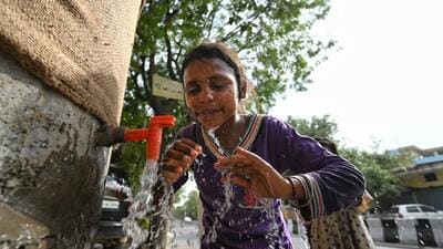 A woman washes her face in an attempt to cool herself from scorching sun. (Sanchit Khanna/HT Photo) A woman washes her face in an attempt to cool herself from scorching sun. (Sanchit Khanna/HT Photo)