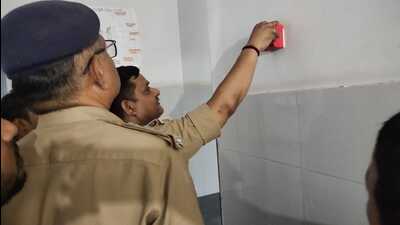 Fire officials carrying out fire safety audit at a hospital in Prayagraj (HT) Fire officials carrying out fire safety audit at a hospital in Prayagraj (HT)