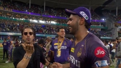 Shah Rukh Khan and KKR players made a flying kiss gesture after the team's title win. (X Image) Shah Rukh Khan and KKR players made a flying kiss gesture after the team's title win. (X Image)