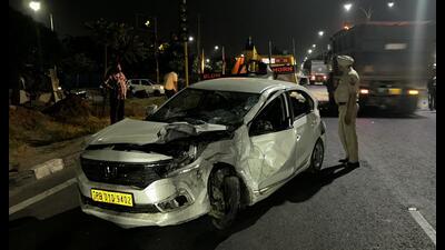 In another accident, an international kabaddi player died after his Mahindra Scorpio collided with a Honda Amaze taxi near Amity School in Sector 79 at 11.25 pm on Wednesday. (HT photo) In another accident, an international kabaddi player died after his Mahindra Scorpio collided with a Honda Amaze taxi near Amity School in Sector 79 at 11.25 pm on Wednesday. (HT photo)