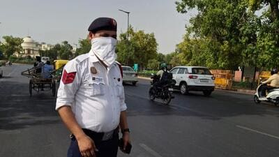Ramveer Singh, 35, traffic head constable, performs his duties at the India Gate Circle, C-Hexagon. (HT Photo)