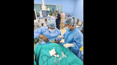 SGPGI surgeons perform the first surgery with a harmonic scalpel (Sourced)