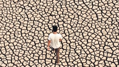 The water crisis in most of parts of Maharashtra has worsened, with 10,767 habitats, comprising villages and hamlets in 25 districts, dependent upon tankers for potable water. (Raju Shinde/HT Photo)
