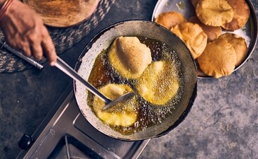 Choosing safe cooking oil: Here's what to look for in refined oils to safeguard kidney health (Photo by Ashwini Chaudhary(Monty) on Unsplash) Choosing safe cooking oil: Here's what to look for in refined oils to safeguard kidney health (Photo by Ashwini Chaudhary(Monty) on Unsplash)