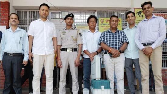 A reserve team, which will stay in Chamba, also left from Baijnath. (HT Photo)