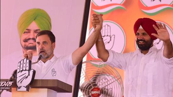 Congress leader Rahul Gandhi campaigning for party candidate Amrinder Singh Raja Warring during the rally at Mullanpur Dakha in Ludhiana district on Wednesday. (Gurpreet Singh/HT)