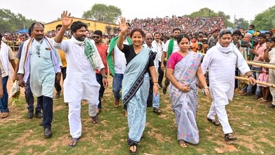 Jharkhand Mukti Morcha (JMM) leader Kalpana Soren during an election campaign rally in support of party candidate from Rajmahal constituency, Vijay Kumar Hansdak in Sahibganj district, Jharkhand. (PTI) Jharkhand Mukti Morcha (JMM) leader Kalpana Soren during an election campaign rally in support of party candidate from Rajmahal constituency, Vijay Kumar Hansdak in Sahibganj district, Jharkhand. (PTI)