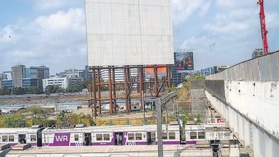 A massive hoarding in Bandra in railway jurisdiction. (Satish Bate/ Hindustan Times) A massive hoarding in Bandra in railway jurisdiction. (Satish Bate/ Hindustan Times)