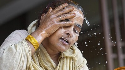 A woman splashes water on her face on a hot summer day amid a searing heatwave in Delhi on Wednesday. (PTI Photo) (HT_PRINT) A woman splashes water on her face on a hot summer day amid a searing heatwave in Delhi on Wednesday. (PTI Photo) (HT_PRINT)