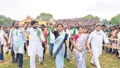 JMM leader Kalpana Soren during an election campaign rally in favour of Vijay Hansda. (PTI) JMM leader Kalpana Soren during an election campaign rally in favour of Vijay Hansda. (PTI)