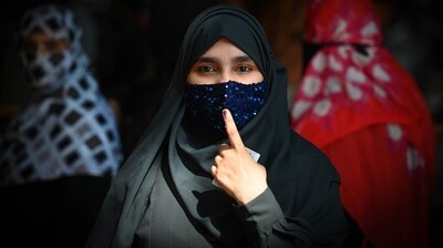 A voter shows her inked finger after casting her vote during the sixth phase of Loksabha Elections at a polling station at Jaffrabad in New Delhi (HT Photo/Sanchit Khanna) A voter shows her inked finger after casting her vote during the sixth phase of Loksabha Elections at a polling station at Jaffrabad in New Delhi (HT Photo/Sanchit Khanna)