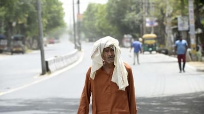 An elderly person out on the streets on a sultry summer day in Mungeshpur, Delhi. (HT Photo) An elderly person out on the streets on a sultry summer day in Mungeshpur, Delhi. (HT Photo)