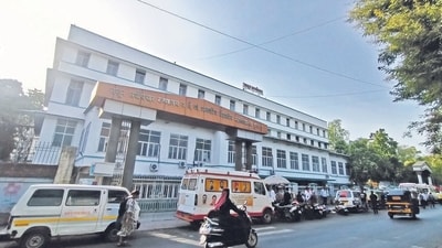 The committee formed by the Maharashtra medical education department to investigate tampering of the blood samples of the 17-year-old minor involved in the Porsche accident has found his blood samples were swapped with those of a woman and two other elderly persons. (HT) The committee formed by the Maharashtra medical education department to investigate tampering of the blood samples of the 17-year-old minor involved in the Porsche accident has found his blood samples were swapped with those of a woman and two other elderly persons. (HT)