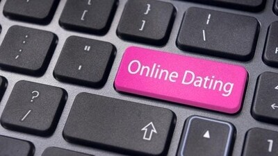 Overly Persistent Behaviour: Persistence in showing interest can quickly turn into a red flag when it becomes excessive. If your match messages you constantly, even after you've indicated that you're busy or need space, this could indicate an unhealthy obsession. This behavior may escalate to an incessant need for communication, making you feel overwhelmed or trapped. (Shutterstock) Overly Persistent Behaviour: Persistence in showing interest can quickly turn into a red flag when it becomes excessive. If your match messages you constantly, even after you've indicated that you're busy or need space, this could indicate an unhealthy obsession. This behavior may escalate to an incessant need for communication, making you feel overwhelmed or trapped. (Shutterstock)