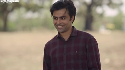 Jitendra Kumar aka Jeetu as Sachiv Ji in Panchayat