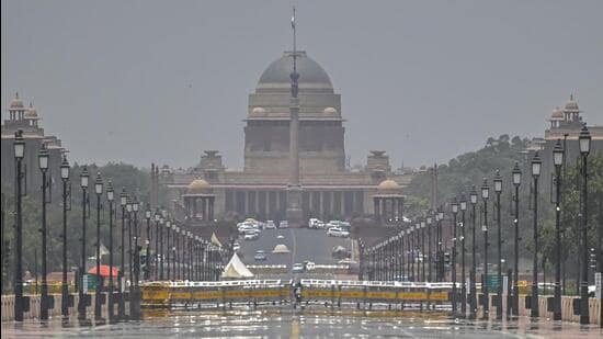 A mirage during ongoing heatwave in Delhi, which led to record power demand. (Raj K Raj/HT)