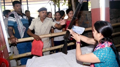 Police personnel received weapons as part of preparations for the final phase of Lok Sabha elections in Patna, Bihar. (ANI) Police personnel received weapons as part of preparations for the final phase of Lok Sabha elections in Patna, Bihar. (ANI)