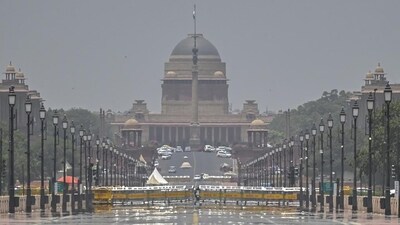 A mirage during ongoing heatwave in Delhi, which led to record power demand. (Raj K Raj/HT) (HT_PRINT) A mirage during ongoing heatwave in Delhi, which led to record power demand. (Raj K Raj/HT) (HT_PRINT)