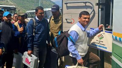 A polling team leaving for their designated booth in Lahaul and Spiti, Himachal. (Aqil Khan/HT) A polling team leaving for their designated booth in Lahaul and Spiti, Himachal. (Aqil Khan/HT)