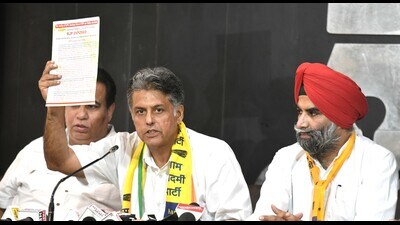 Congress candidate Manish Tewari during a press conference at Chandigarh Press Club on Thursday. (Keshav Singh/HT)