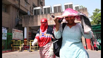 People covered their faces to combat the rising temperature in the state capital on Thursday. (Deepak Gupta/HT Photo) People covered their faces to combat the rising temperature in the state capital on Thursday. (Deepak Gupta/HT Photo)