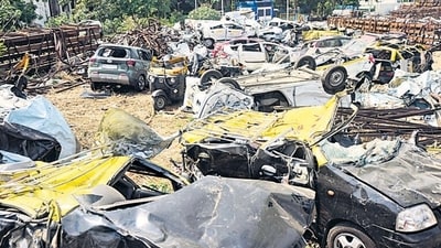 Site of the hoarding crash at Ghatkopar (Raju Shinde/HT Photo) Site of the hoarding crash at Ghatkopar (Raju Shinde/HT Photo)