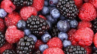 1. Antioxidant-Rich Foods: Incorporate fruits like berries, and vegetables with dark leafy greens, and nuts into your diet. These foods are rich in antioxidants, which combat free radicals and promote cellular repair, contributing to a more radiant complexion. (Photo by Pixabay) 1. Antioxidant-Rich Foods: Incorporate fruits like berries, and vegetables with dark leafy greens, and nuts into your diet. These foods are rich in antioxidants, which combat free radicals and promote cellular repair, contributing to a more radiant complexion. (Photo by Pixabay)