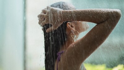 4. For good skin, pay attention to your hair: If you use your hair oil on dirty hair leave it overnight. Then there are chances of transferring dirt and bacteria on the face, leading to clogged pores and pimples. So in summers, I would recommend using oil on clean hair and leaving it maximum of 3-4 hours. Then wash it off. (Armin Rimoldi on pexels )