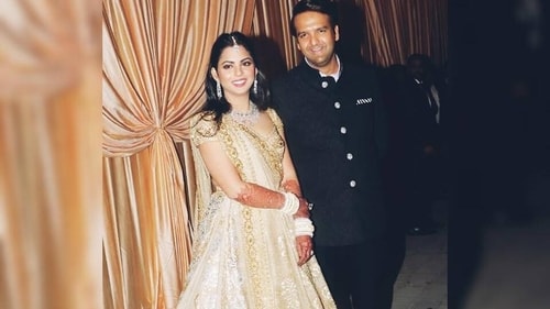 Isha Ambani and Anand Piramal at their wedding reception (Viral Bhayani/HT Lifestyle) Isha Ambani and Anand Piramal at their wedding reception (Viral Bhayani/HT Lifestyle)