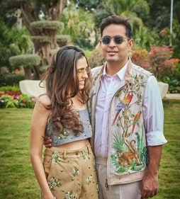 Akash Ambani, the elder son of Mukesh Ambani, and Shloka Mehta got married in March 2019. Akash Ambani, the elder son of Mukesh Ambani, and Shloka Mehta got married in March 2019.
