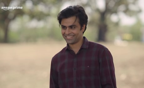 Jitendra Kumar aka Jeetu as Sachiv Ji in Panchayat Jitendra Kumar aka Jeetu as Sachiv Ji in Panchayat