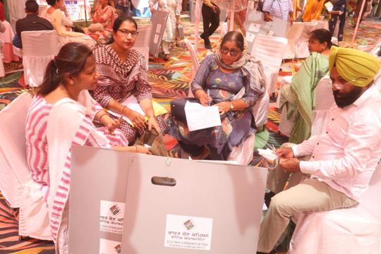 Polling staff checking election material in Bathinda on Friday on the eve of the final phase of the Lok Sabha elections. (Sanjeev Kumar/HT) Polling staff checking election material in Bathinda on Friday on the eve of the final phase of the Lok Sabha elections. (Sanjeev Kumar/HT)