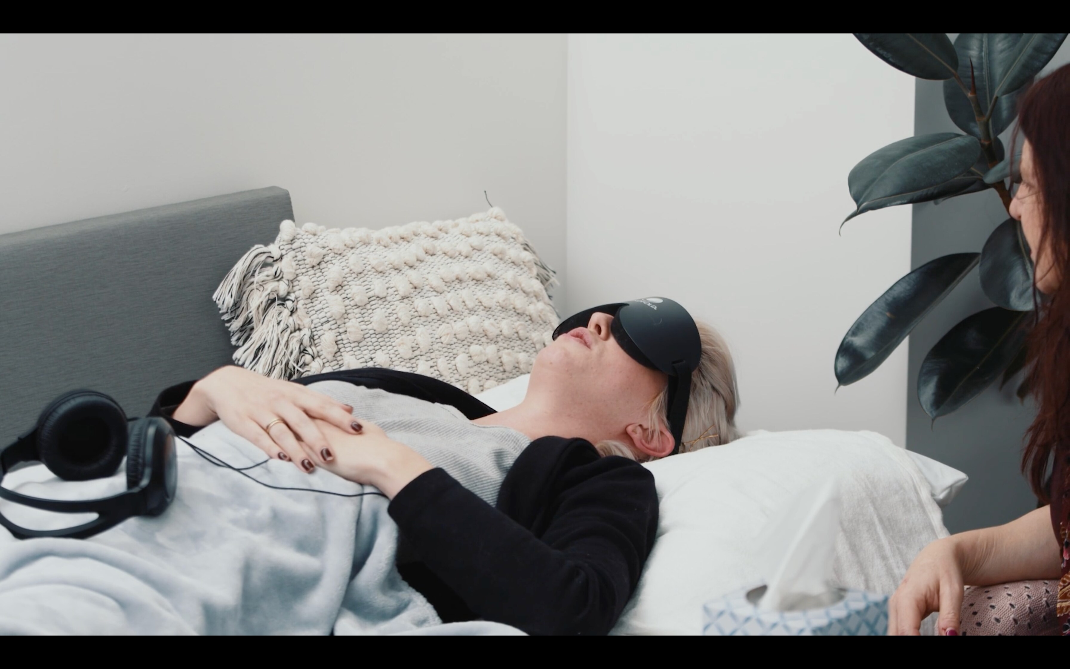 A model demonstrates a psilocybin dosing session. (Sunstone Therapies) A model demonstrates a psilocybin dosing session. (Sunstone Therapies)
