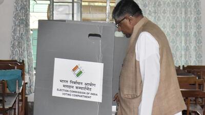 Former union minister and BJP leader Ravi Shankar Prasad casts his vote during polling for Patna Sahib, from where he is seeking a re-election to the Lok Sabha. (HT photo) Former union minister and BJP leader Ravi Shankar Prasad casts his vote during polling for Patna Sahib, from where he is seeking a re-election to the Lok Sabha. (HT photo)