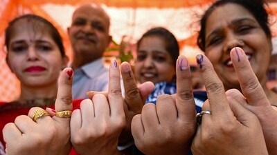 Voters show their index fingers marked with indelible ink after casting their ballots to vote at a polling station in Amritsar on June 1, 2024, during the seventh and final phase of voting in Lok Sabha elections. (AFP) Voters show their index fingers marked with indelible ink after casting their ballots to vote at a polling station in Amritsar on June 1, 2024, during the seventh and final phase of voting in Lok Sabha elections. (AFP)