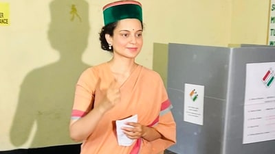 Kangana Ranaut was welcomed by a sea of fans after she cast her vote in Mandi. The actor is contesting for elections this year and is BJP’s candidate for a seat for Mandi, Himachal Pradesh. Kangana Ranaut was welcomed by a sea of fans after she cast her vote in Mandi. The actor is contesting for elections this year and is BJP’s candidate for a seat for Mandi, Himachal Pradesh.